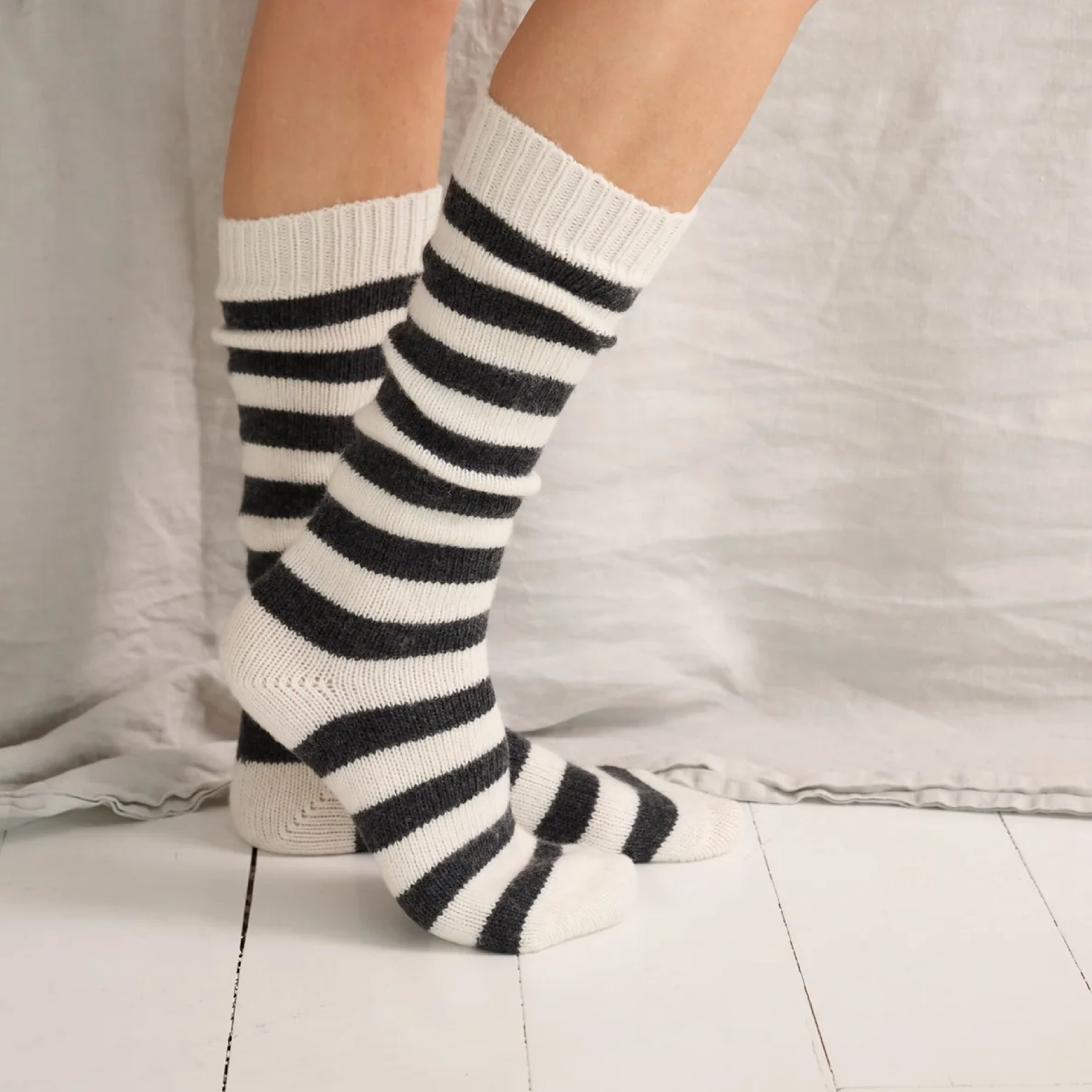 Polar Socks, Ecru/Dark Grey